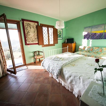 Le Tre Querce Bed & Breakfast ฟิอาโน โรมาโน ภายนอก รูปภาพ